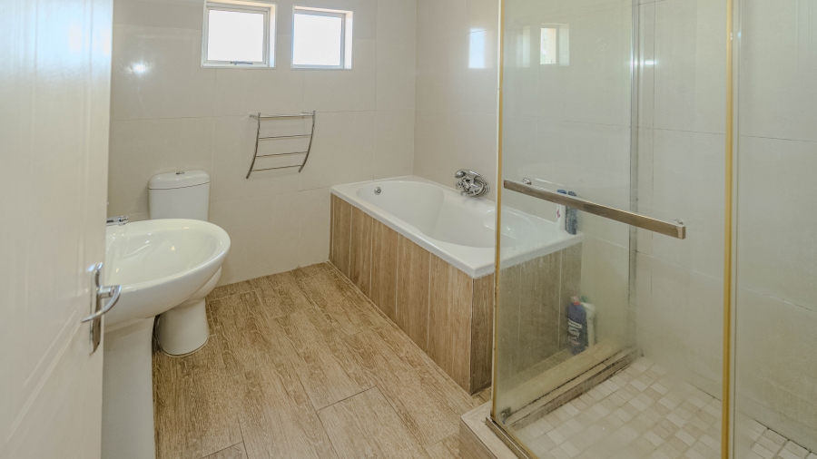 6 Bedroom Property for Sale in Vredekloof Heights Western Cape